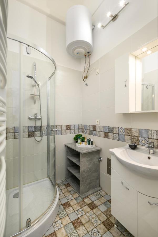Ja18 Downtown Pearl - 2 Bedroom Apartment Budapest Luaran gambar